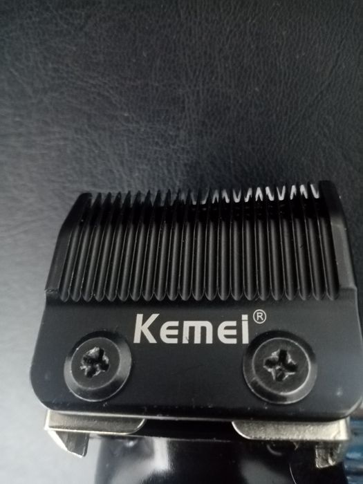 Máquina de cortar cabelo Kemei