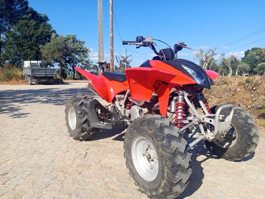 Mota em bom estado com revisão feita uma 300 Honda