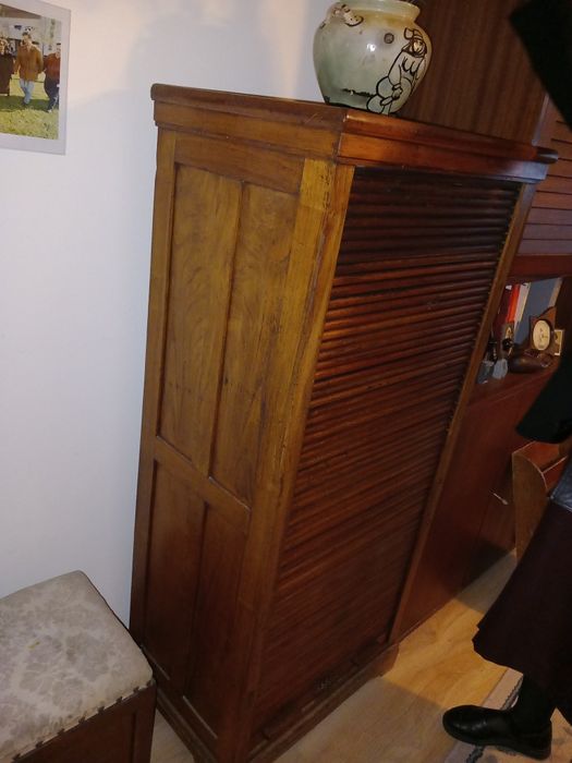 Armário de escritório com porta deslizante