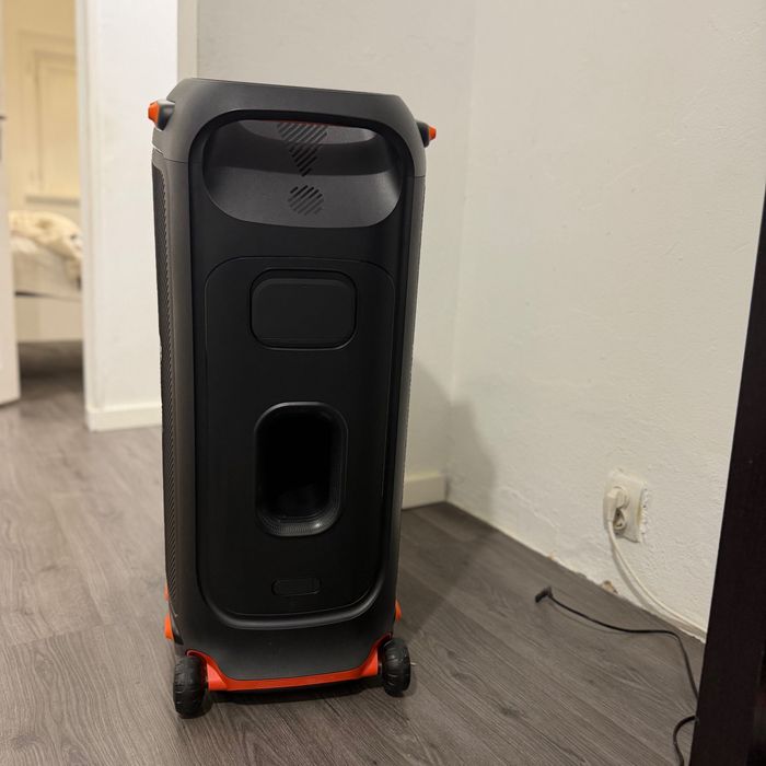 JBL partibox 710 como nova