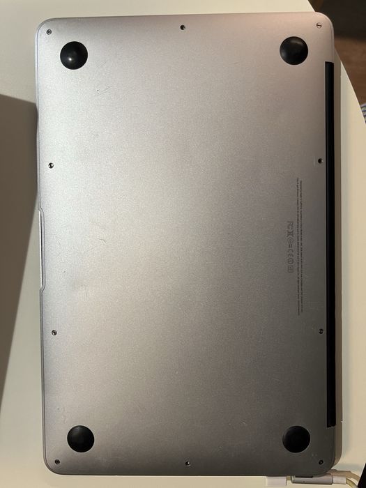 Macbook Air 11 дюймів