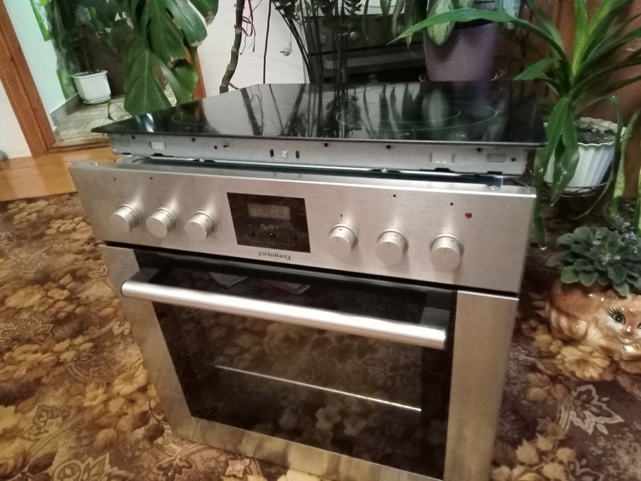 Набір б/у електрична поверхня і духовка