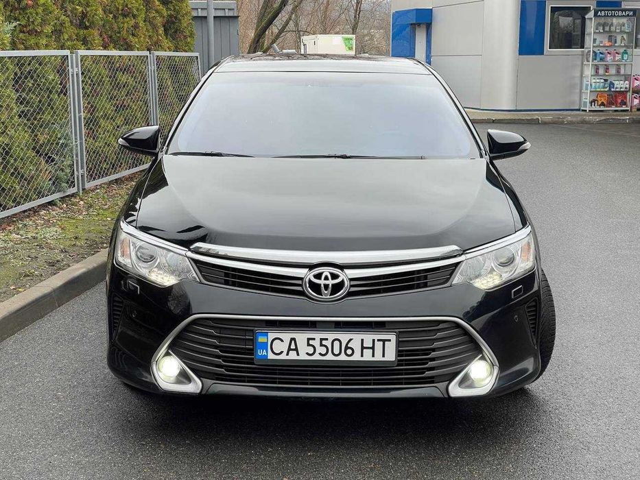 продам автомобіль Toyota Camry 2014