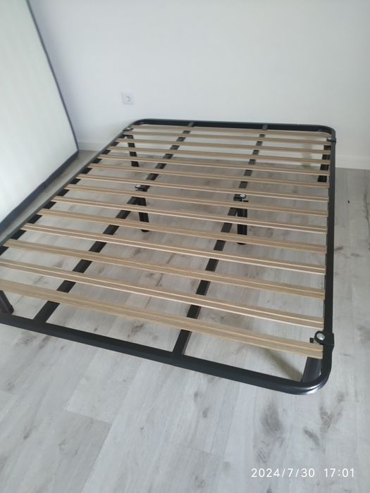 Estrado de ripas com pés