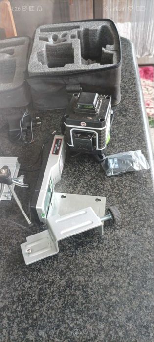 Lazer de esquadrias con detetor