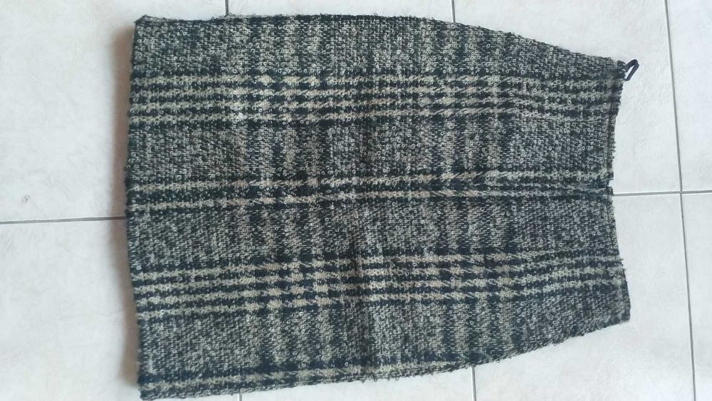 Conjunto casaco + saia de senhora.