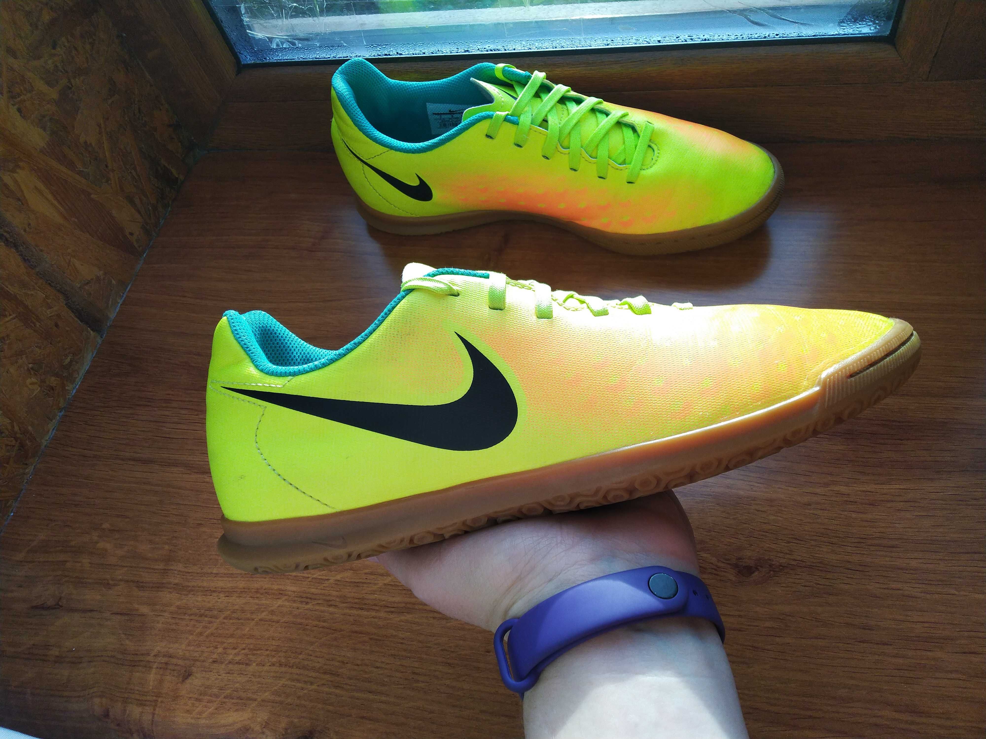 40 39 Nike MagistaX Ola II. . 1