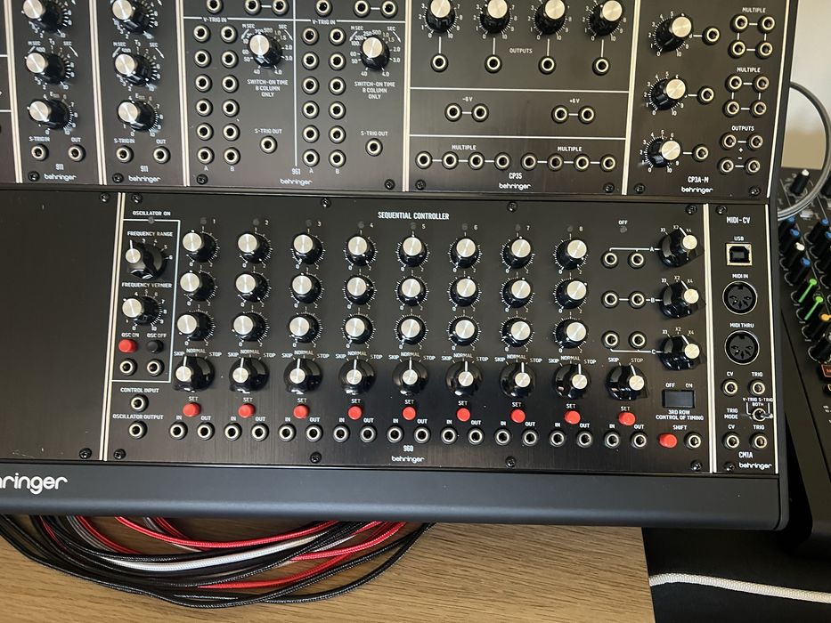 Sintetizador modular Behringer System 15 + Sequenciador 960