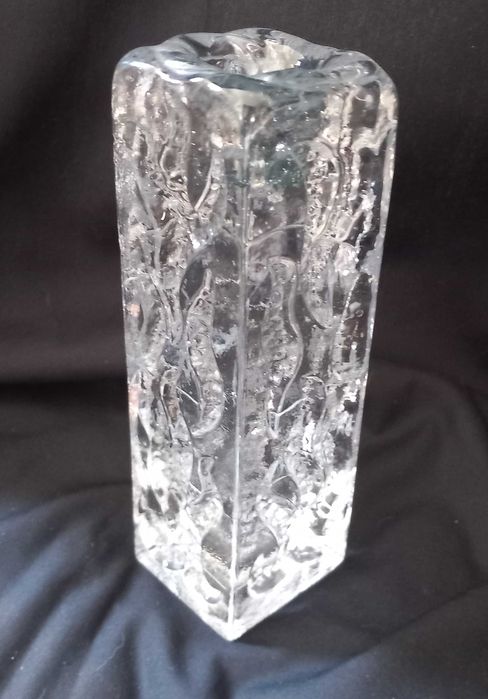 Castiçal de cristal de Ingrid Glashütte, bloco maciço