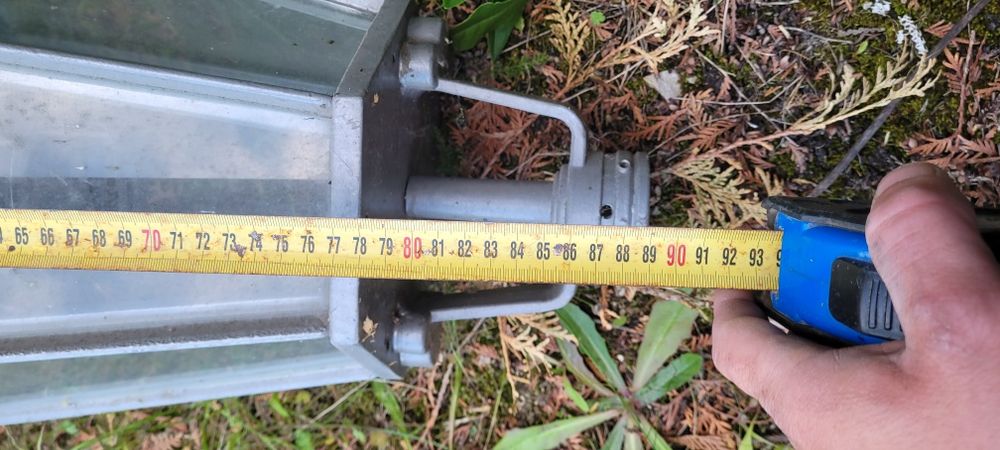 Słup oświetleniowy parkowy żeliwny z oprawą