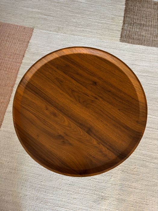 Set of 2 coffee/side tables with wooden tabletops.64739085673347124