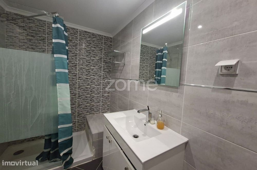 Apartamento T0+1 - Em condomínio com piscina.