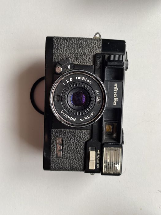 Minolta HI-Matic AF 2.8 38mm compacta olympus contax