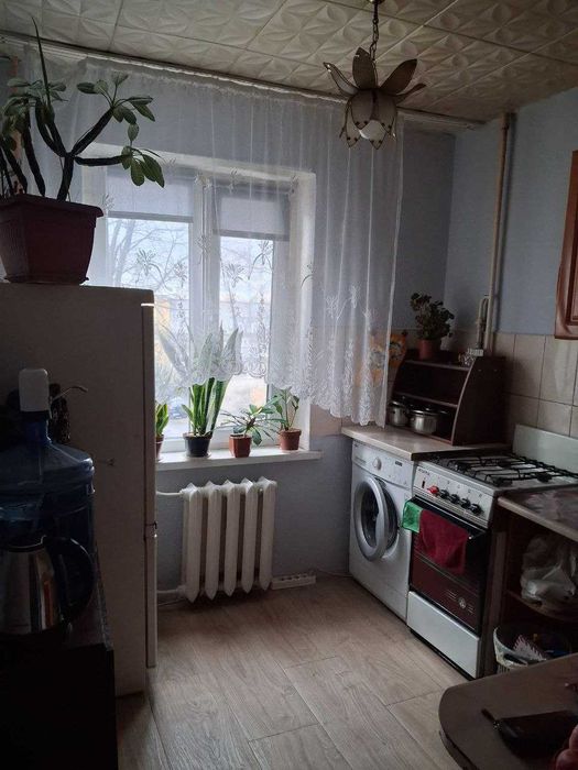 Продам 1-кімнатну на Райдужному масиві Райдужна 13в