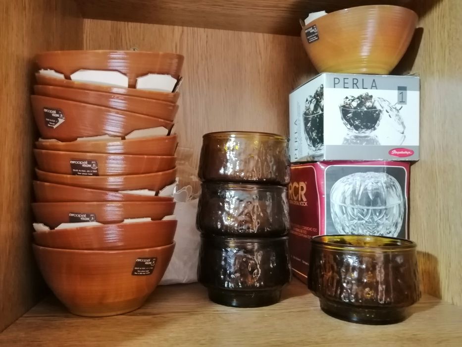 Taças para sobremesa em vidro, Bomboneiras. Garrafa e copos de colecçã