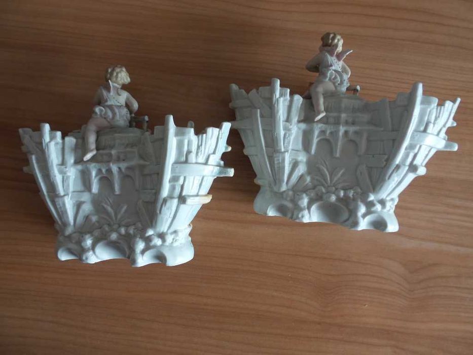 2 Peças de porcelana Biscuit