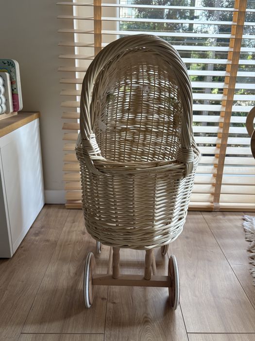 Wiklinowy wozek dla lalek