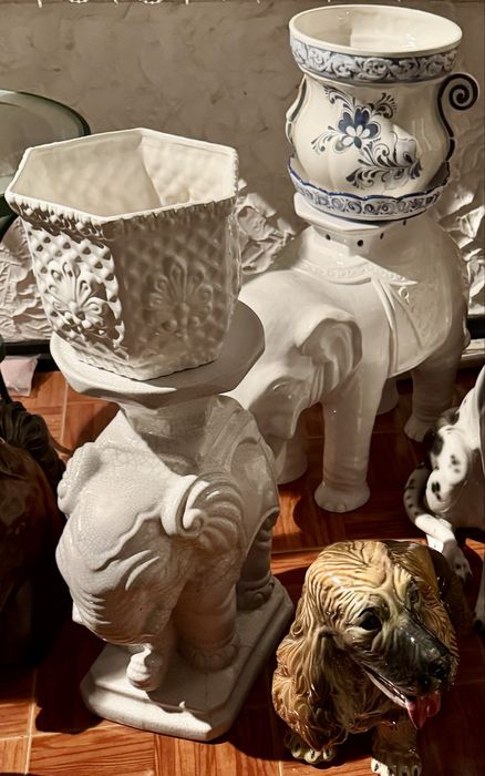 HOJE ULTIMA OPORTUNIDADE Elefantes de loiça com base e vasos