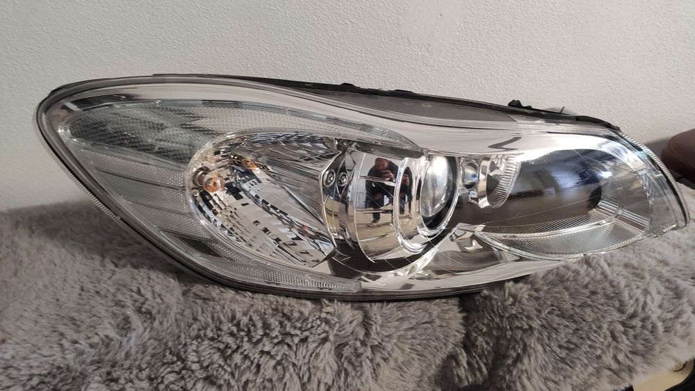 farol direito bi-xenon Volvo C30 facelift