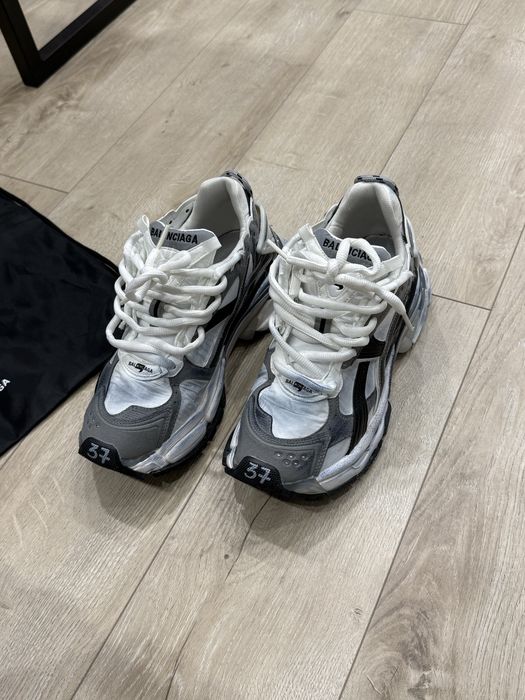 Balenciaga runner