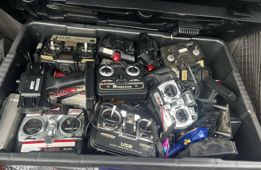 Vendo/troco lote de material de radiomodelismo