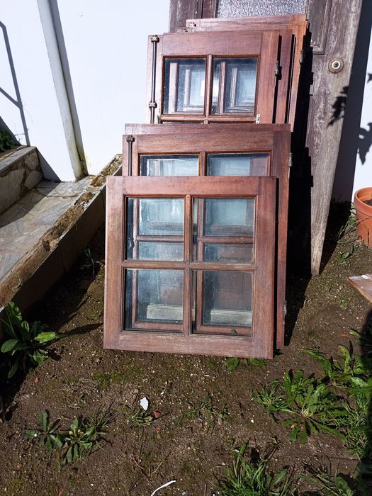 Janelas de madeira maciça