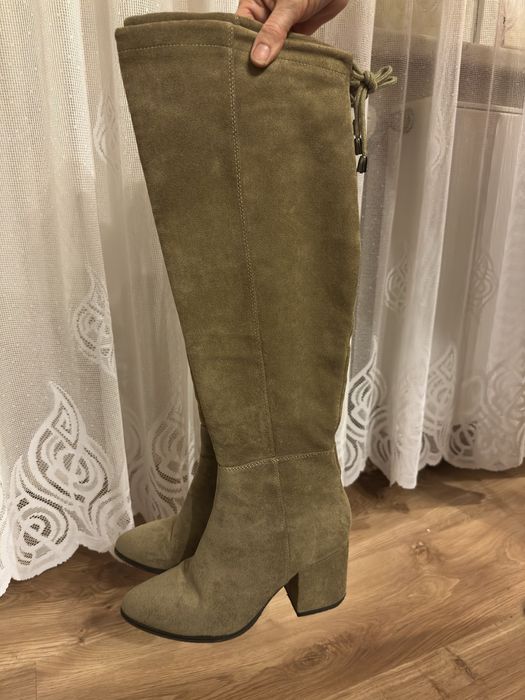 Zamszowe kozaki na obcasie 38