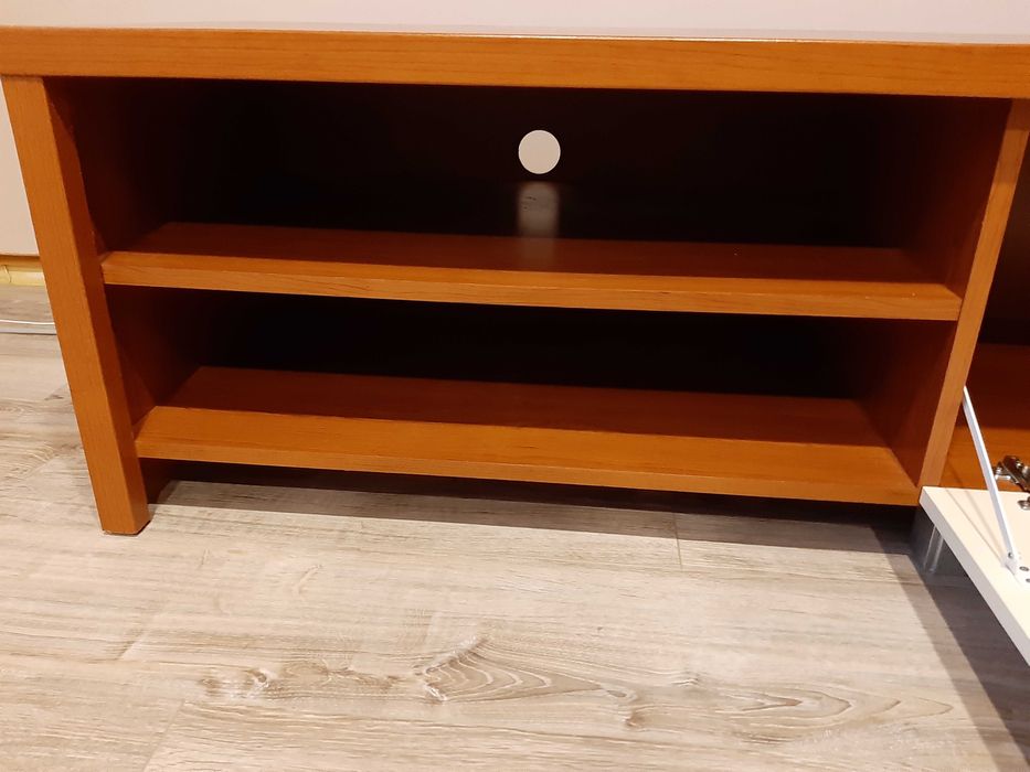 Sprzedam szafkę pod telewizor.