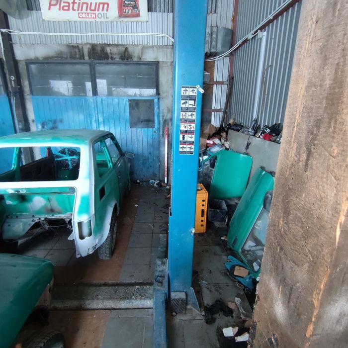 Podnośnik dwukolumnowy hydrauliczny.