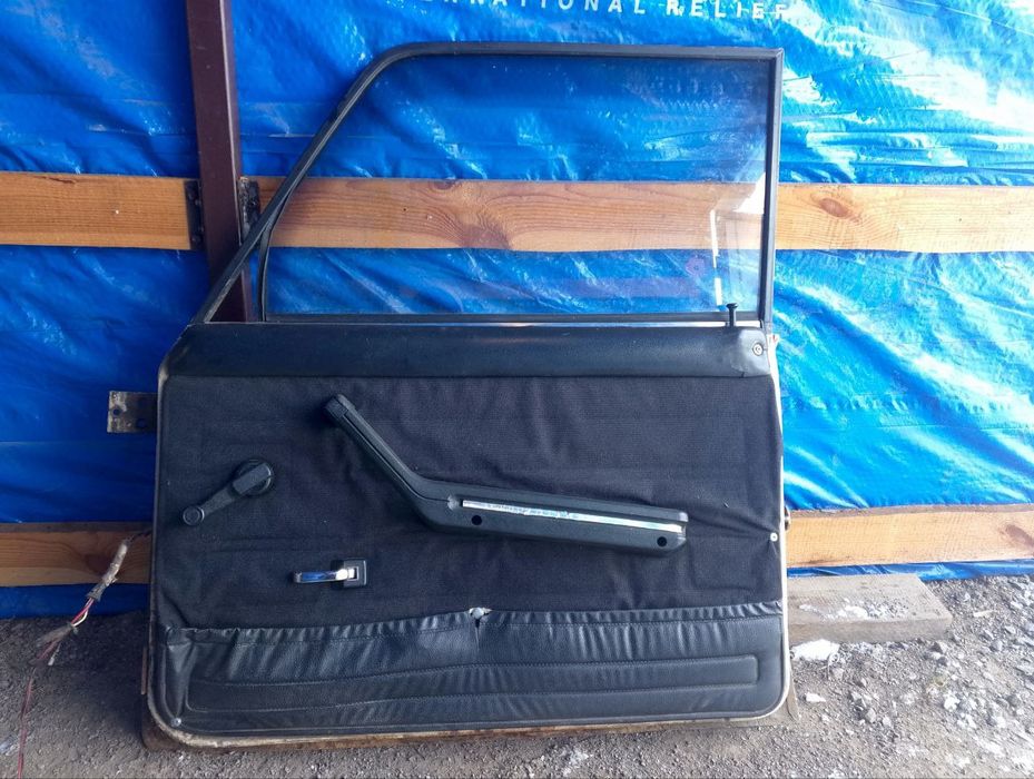 Передня ліва дверка