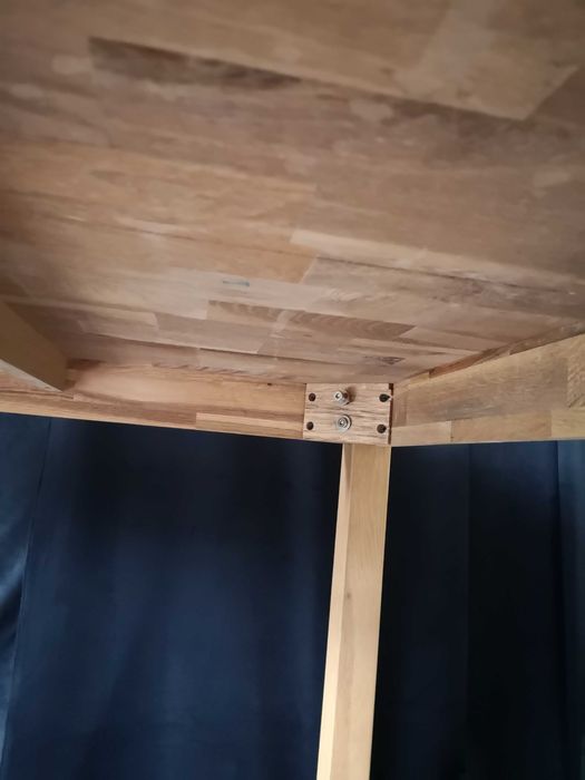 Stolik z litego drewna 80 cm x 80 cm