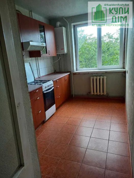 Продам 3-кімнатну квартиру по вул. Незалежності.