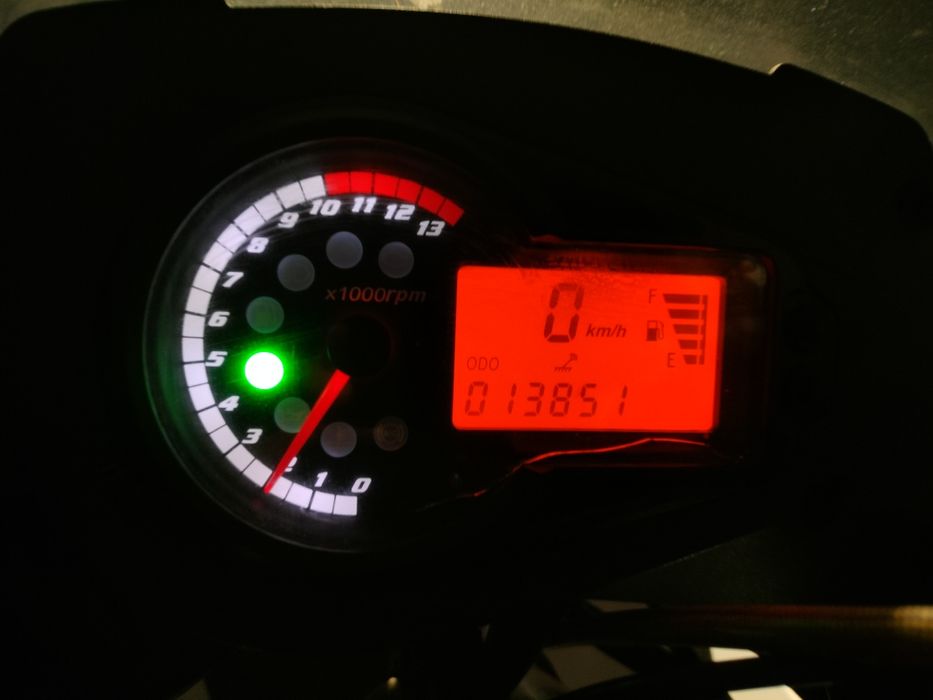 Malaguti Dune 125 + mala Givi Blade com almofada + suporte para telemóvel SP Connect + alarme de disco Auvray