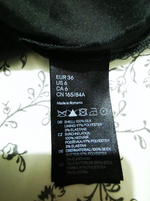 Czarna Sukienka jedwabna Versace for HM 36