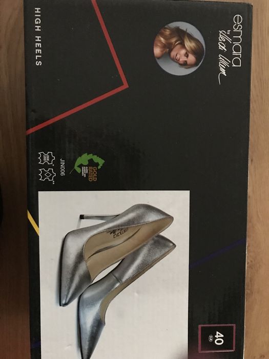 Piękne, nowe srebrne metaliczne szpilki skora naturalna