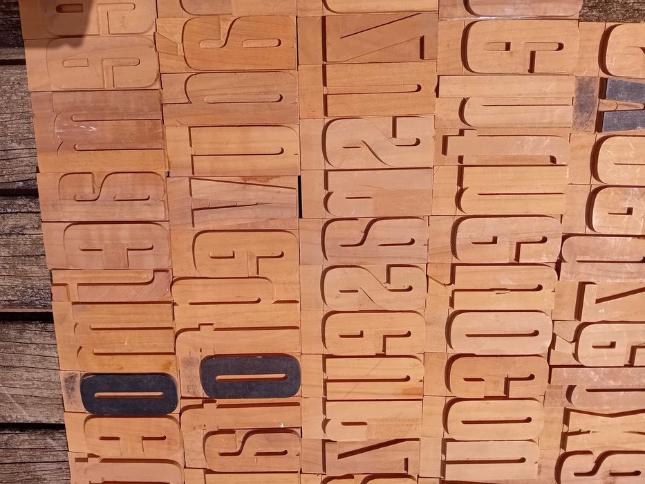 Letras de tipografia antigas de madeira