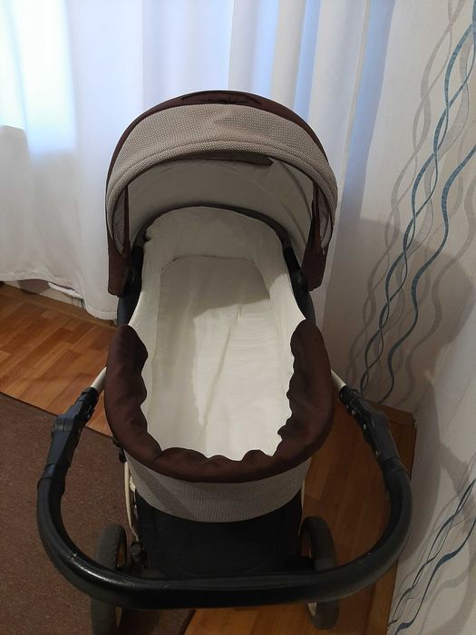 Коляска дитяча, столик для годування. Придане дитяче до року.