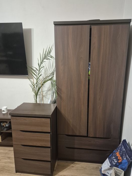 Szafa z pasującą komodą
