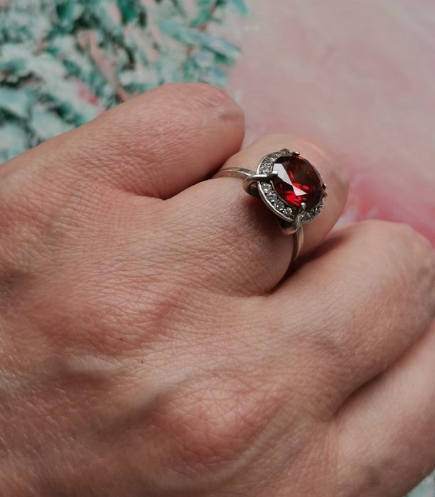 Серебряное кольцо серебро 925 красный камень винтаж