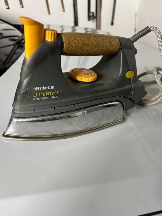 утюг праска  на запчастини ARIETE