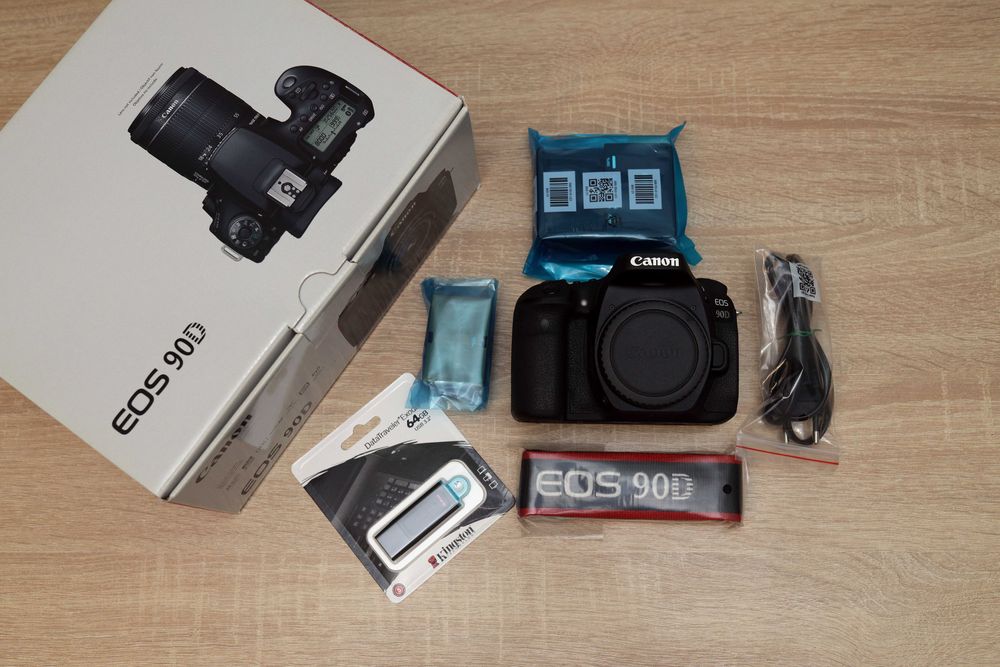 Canon EOS 90D body