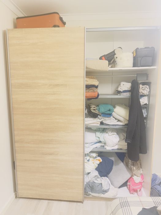 Guarda-fatos grande com portas de correr – bom estado