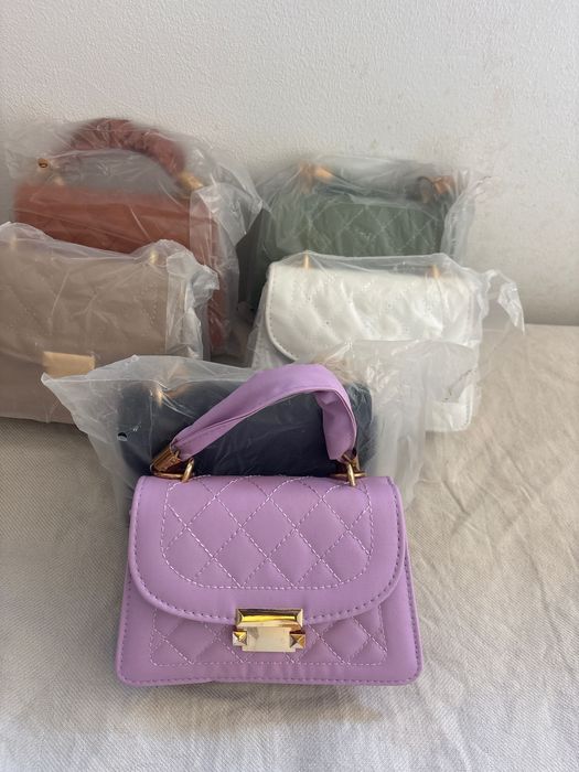 Bolsas para sair em qualquer parte, não pesa muito