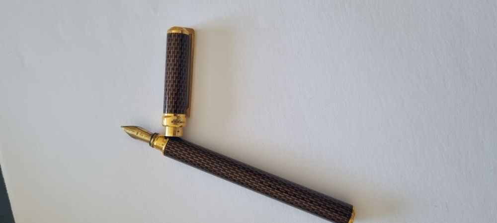 Caneta de tinteiro  S.T. Dupon "Classique" Laca da China "Laque de chine" & Ouro 18K