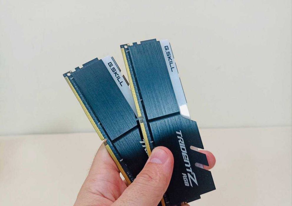 G.Skill Trident Z RGB DDR4 32GB (2x16GB) 4000MHz CL19