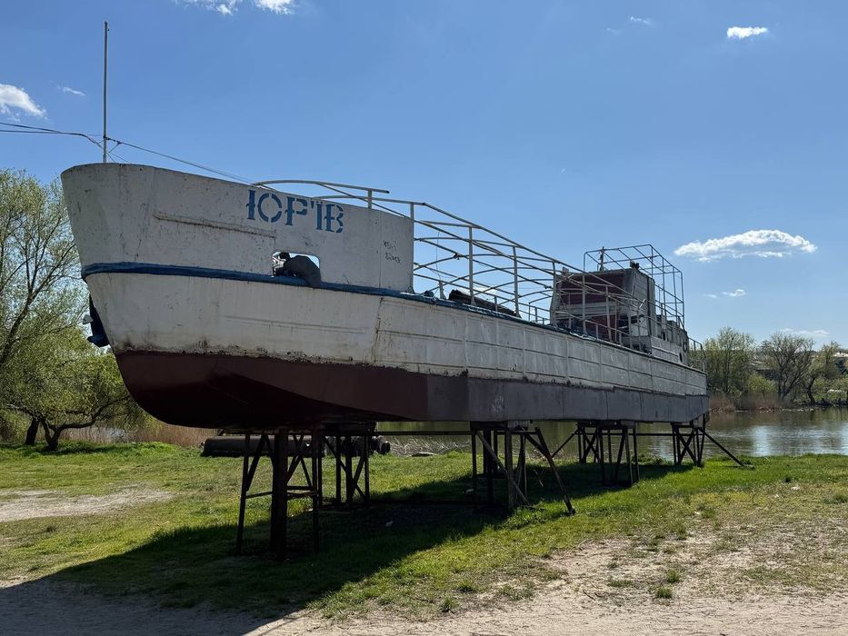 Продам теплохід прогулянковий