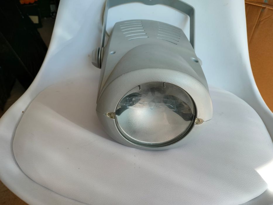 Lampy reflektory szare powystawowe