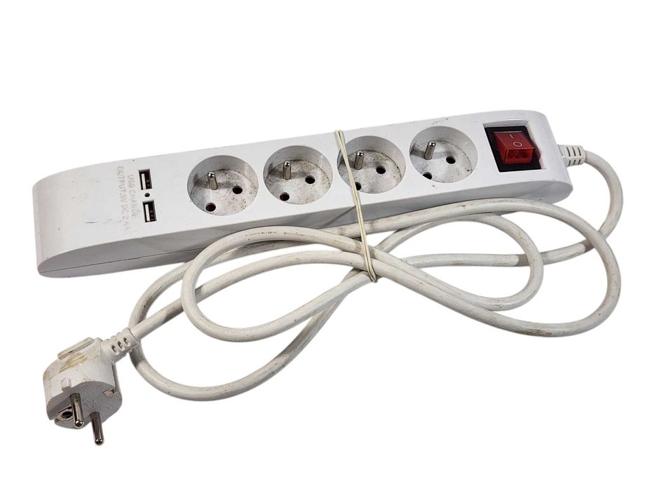 Przedłużacz na 4 gniazda + USB 1,5M