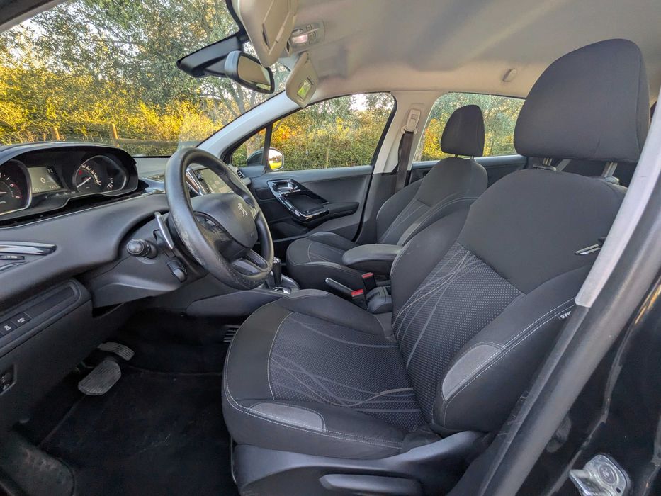 Peugeot 208 Caixa Automática 1.4 Hdi foto 4