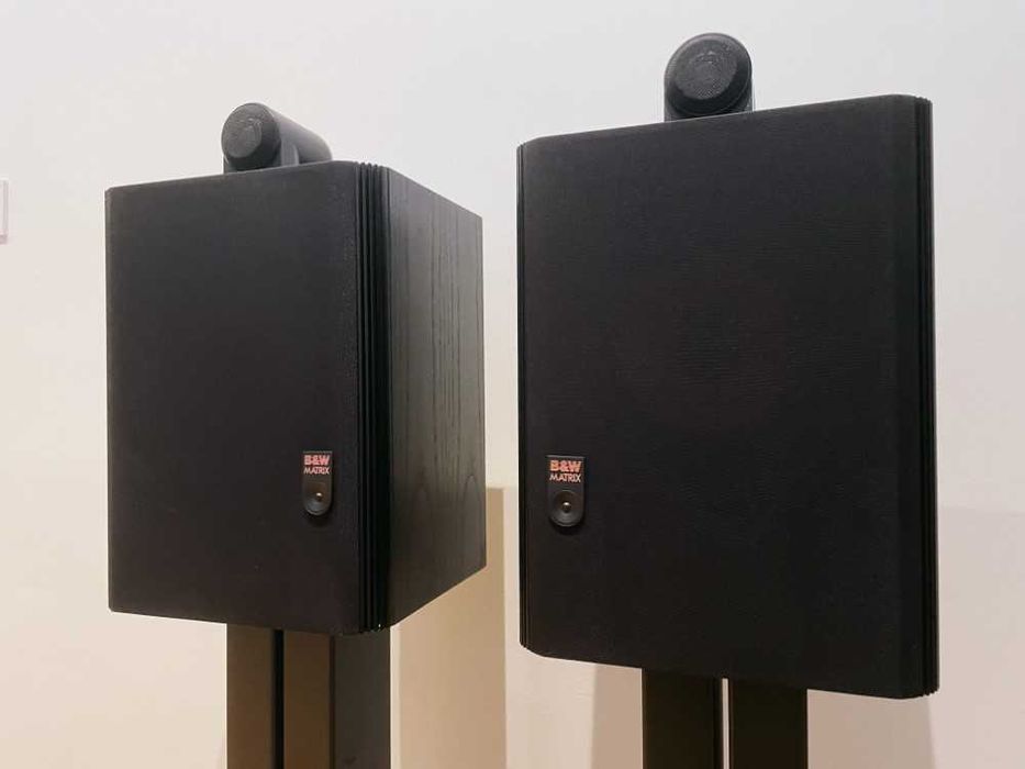 B&W Bowers & Wilkins 805 Matrix com suporte B&W STAV24 S2